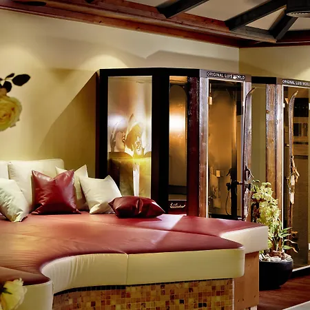 Neue Post Hotel 4*