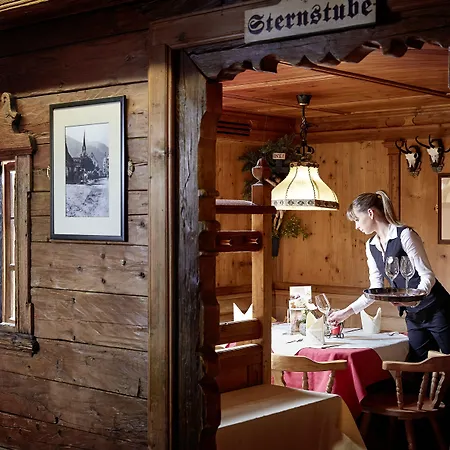 Neue Post מלון 4*