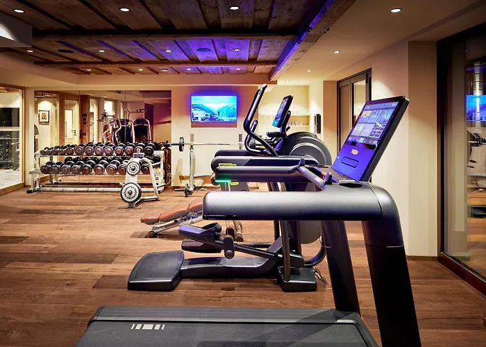 מלון Neue Post 4*