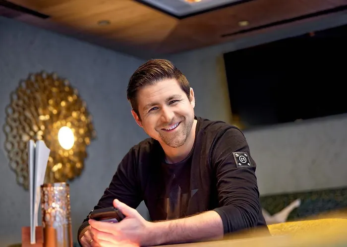 Neue Post מלון 4*