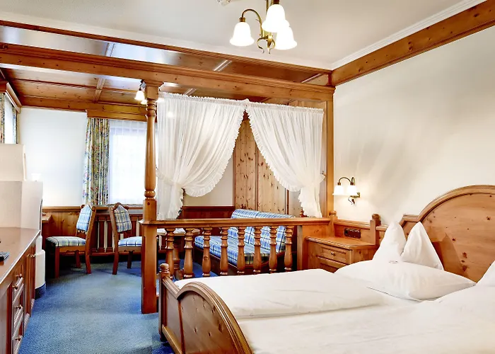 Neue Post מלון 4*