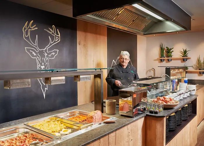 Neue Post מלון 4*