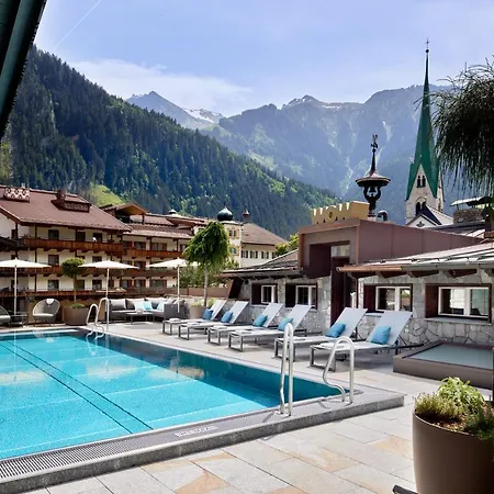 Neue Post Hotel 4*