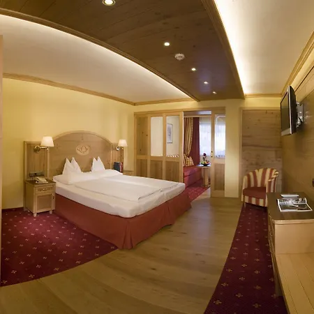 Neue Post Hotel 4*