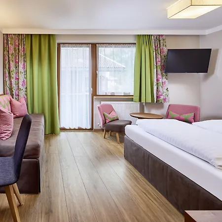 Neue Post Hotel 4*