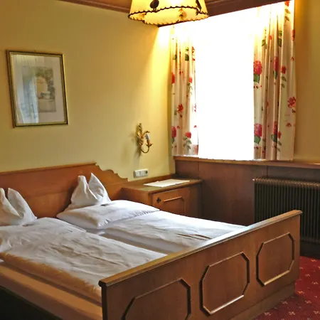 Neue Post Hotel 4*