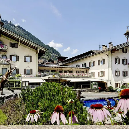 Neue Post Hotel 4*