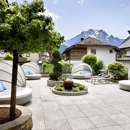 Hotel Neue Post 4*