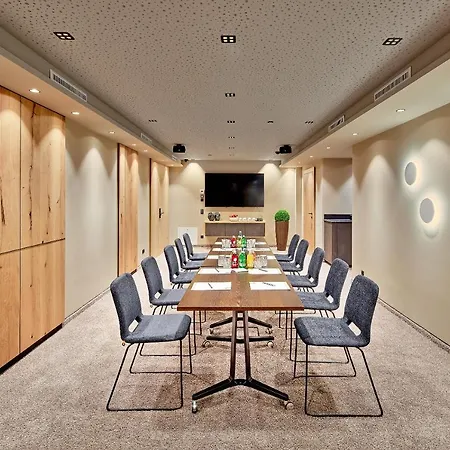 Hotel Neue Post 4*