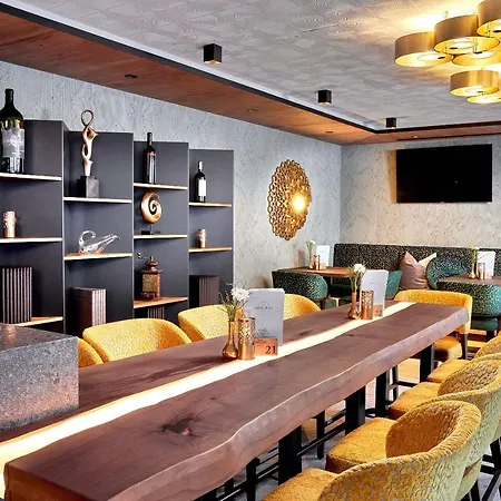 Hotel Neue Post 4*
