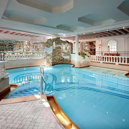 Neue Post Hotel 4*